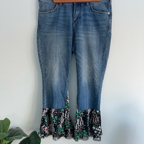 Anthropologie Pilcro And The Letterpress Flare Flounce floral bell bottom capris - Picture 3 of 14